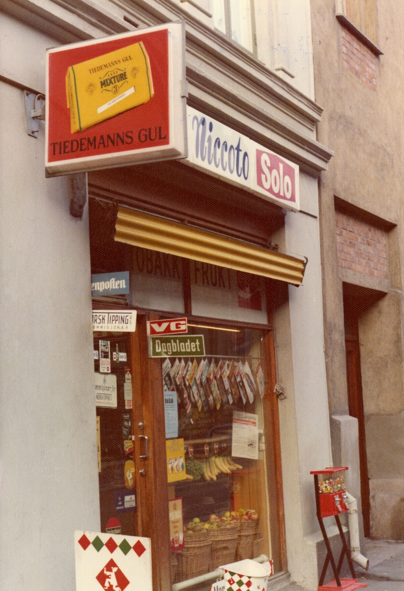 Tobakk- og fruktforretningen Niccoto på Waldemar Thranes gate i Oslo.