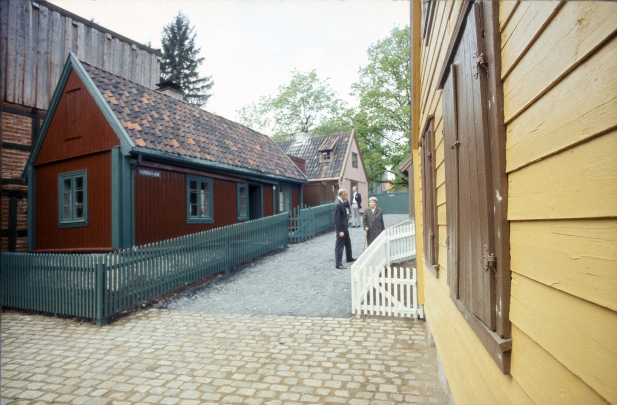 Forstadshus fra Flisberget 2 på Enerhaugen og Kanten 1B på Hammersborg. Fotografert på Norsk Folkemuseum i 1969.