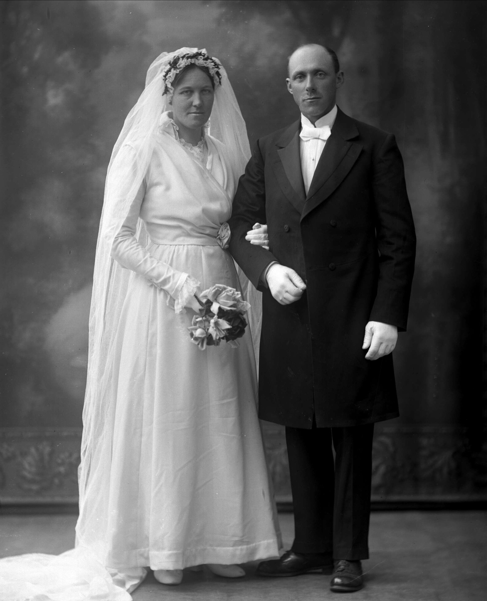 Brudeparet Anna, født Hauger, og Lars Asper.