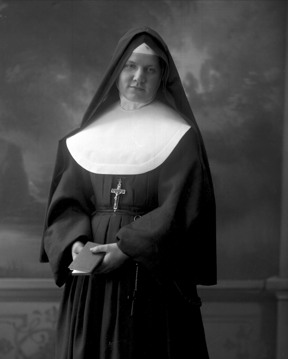 Portrett, nonne, søster Angela.
