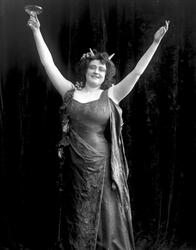 Portrett, operasangerinne, sopranen Gabrielle Bidenkap.