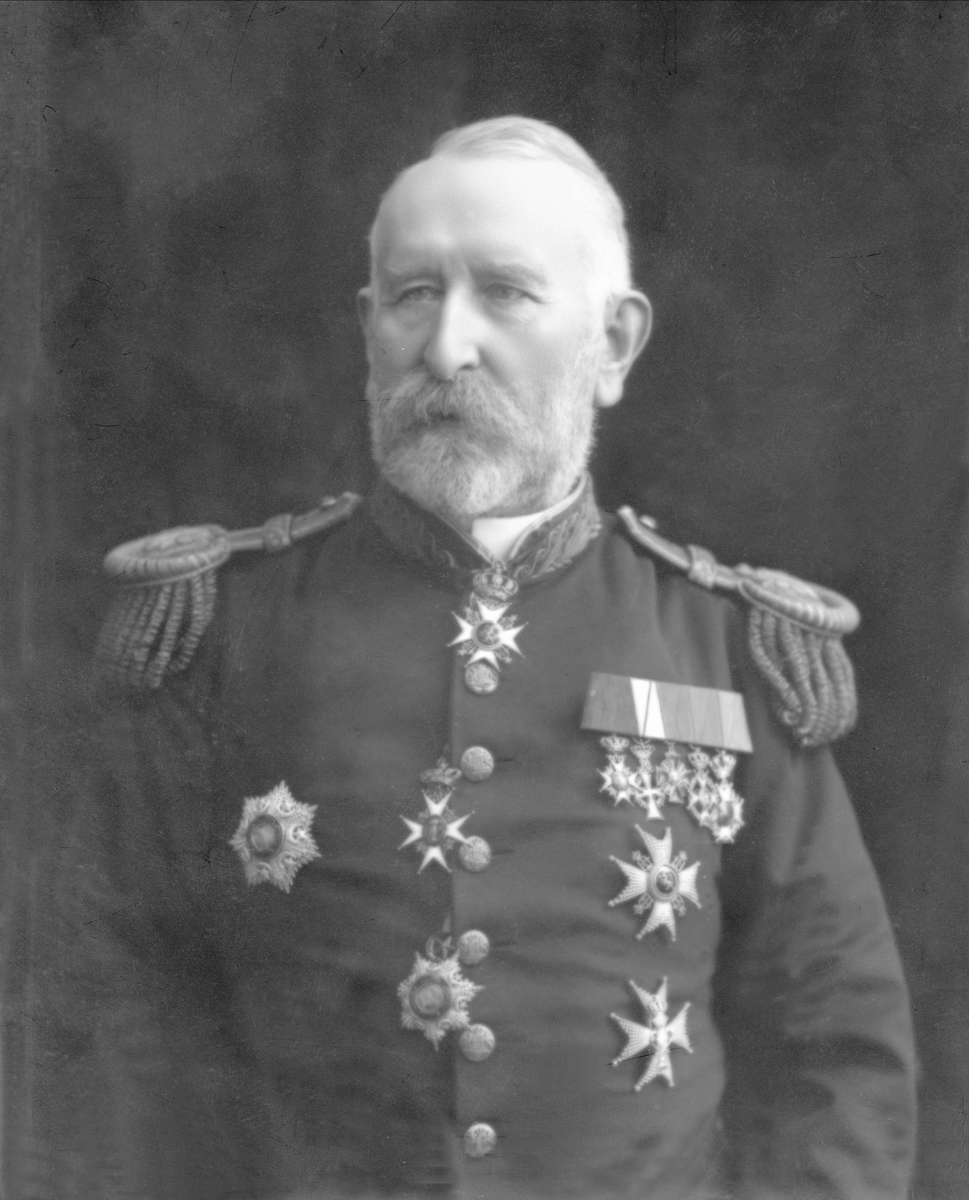 Portrett, generalkonsul Bødtker i uniform