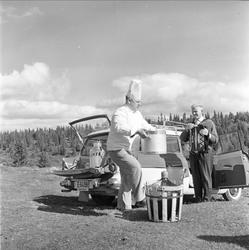 Golå Høyfjellshotell, bil og bagasje, turister i fjellet, Sø