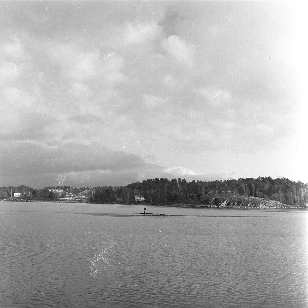 Høvikodden, Langs Stranden, Høvik, Bærum, November 1962. - Norsk 