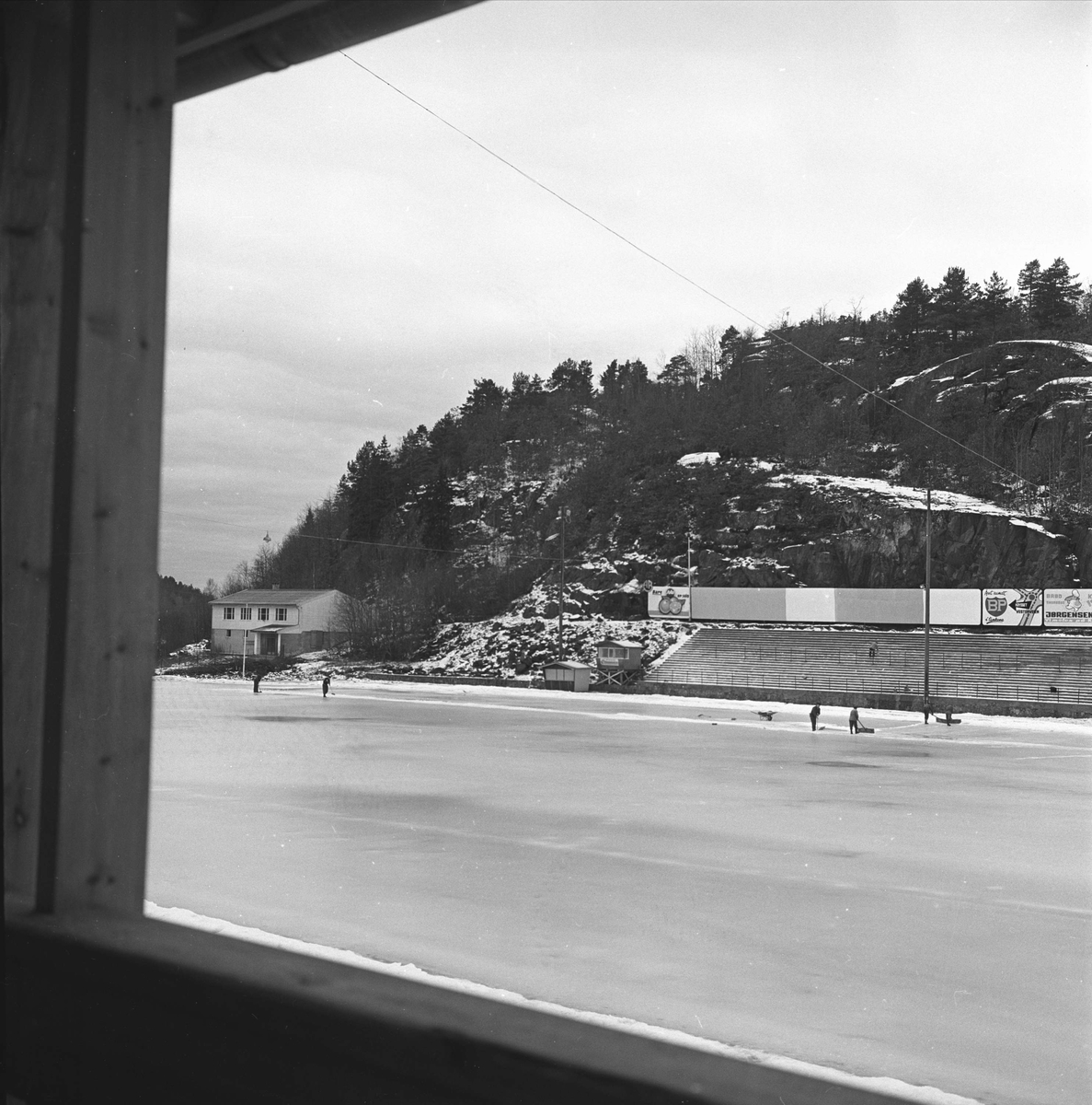 Arendal. Skøytebane på Bjønnes stadion (anlagt 1952).