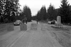 Forbryterjakten på Grua-Roa, Lunner, 12.09.1963. Veiblokkade