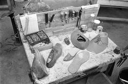 Fra Oslo. Skomakerfaget er levende i Botsfengselet.