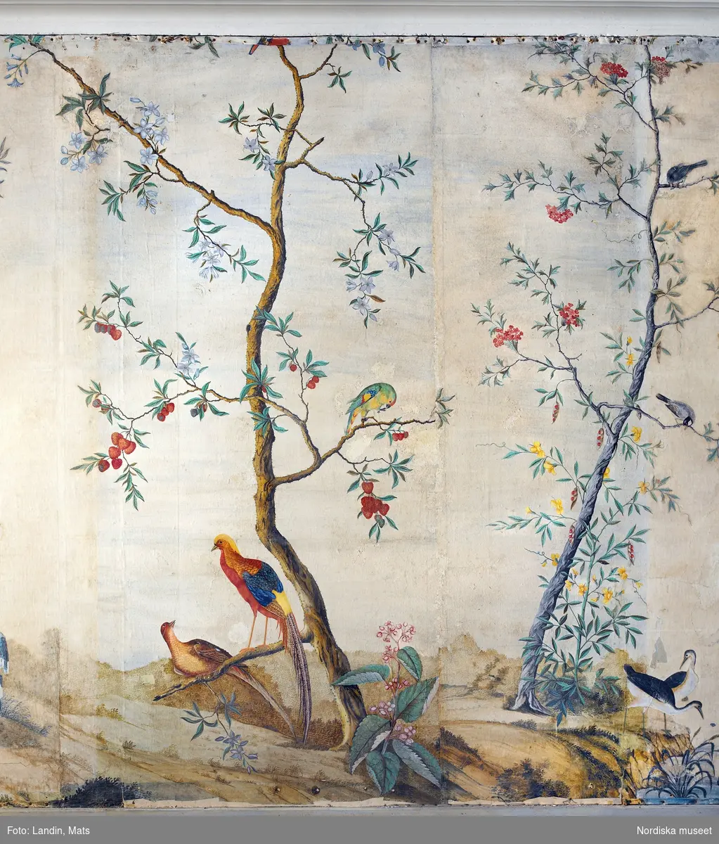 Svindersvik, interiör Kinesiska tapeter som delvis varit dolda av väggspeglar.
