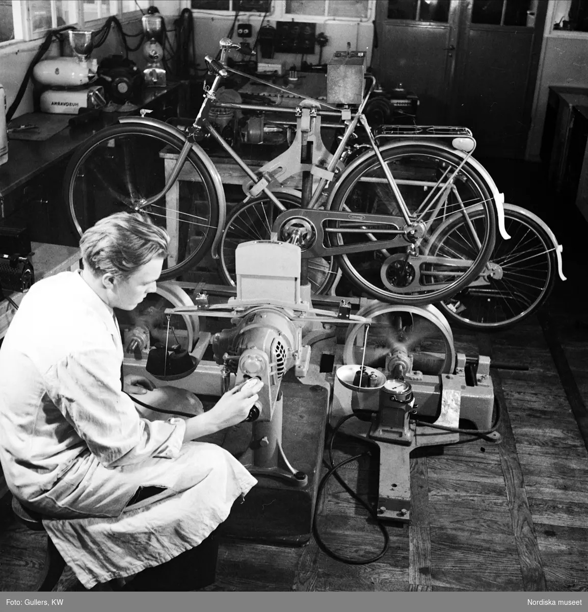 Husqvarna Vapenfabrik. Testning av cyklar.