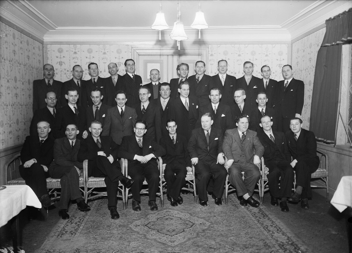 Grupporträtt - män, sannolikt Uppsala 1946