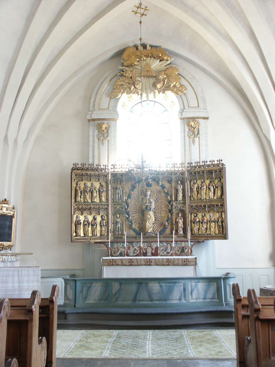 Altare och altaruppsats i Skuttunge kyrka, Skuttunge socken, Uppland 2005