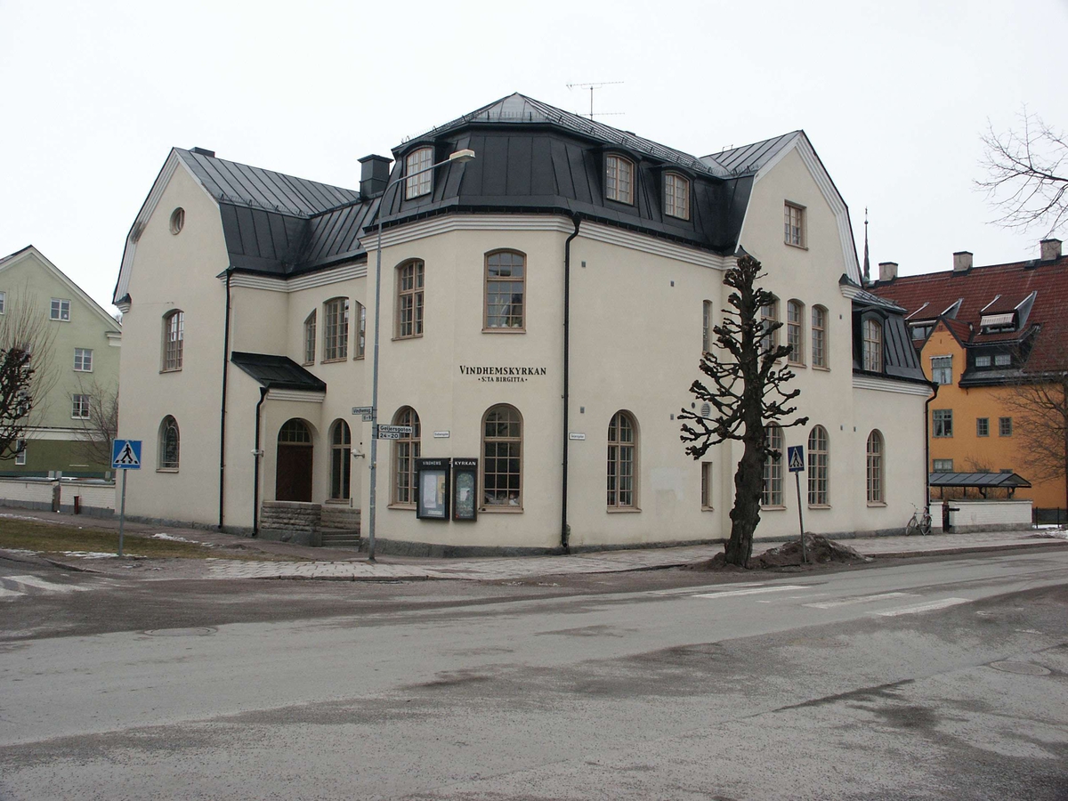 Vindhemskyrkans fasad mot Geijersgatan, kvarteret Sämund, Uppsala 2006