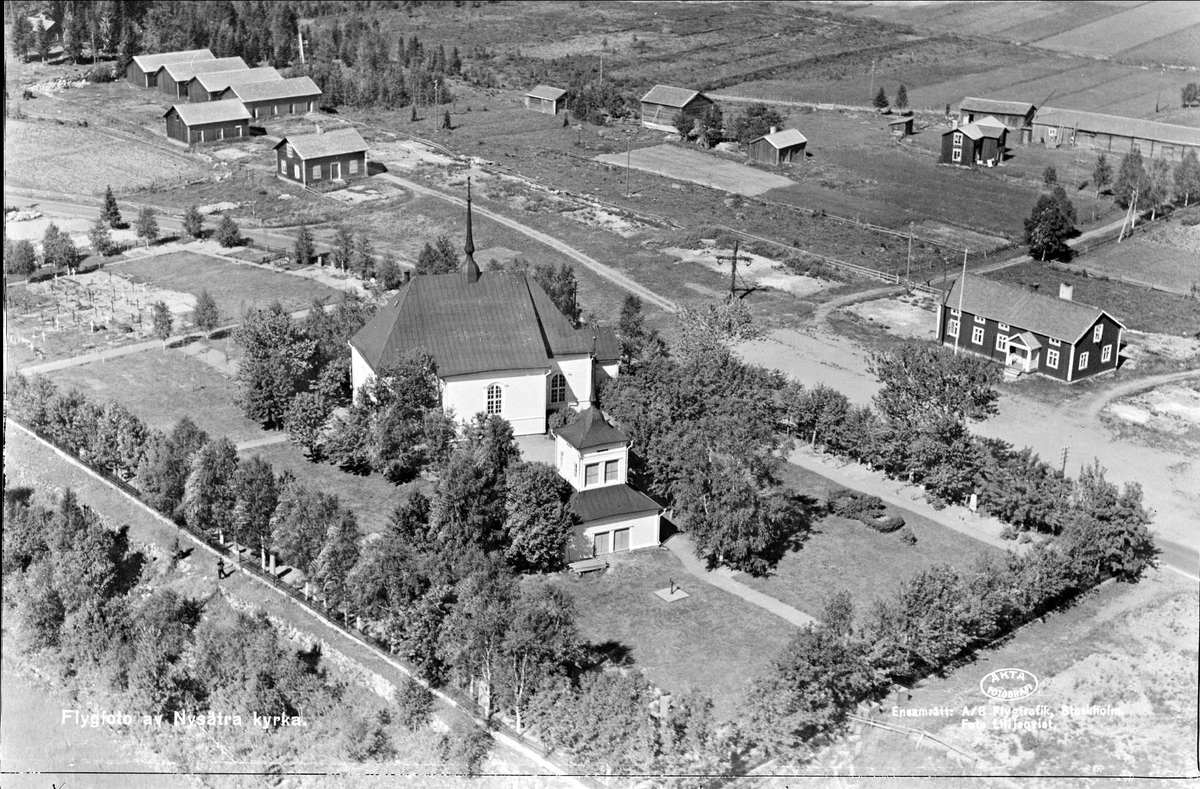 Flygfoto över Nysätra kyrka, Nysätra socken, Västerbotten 1962