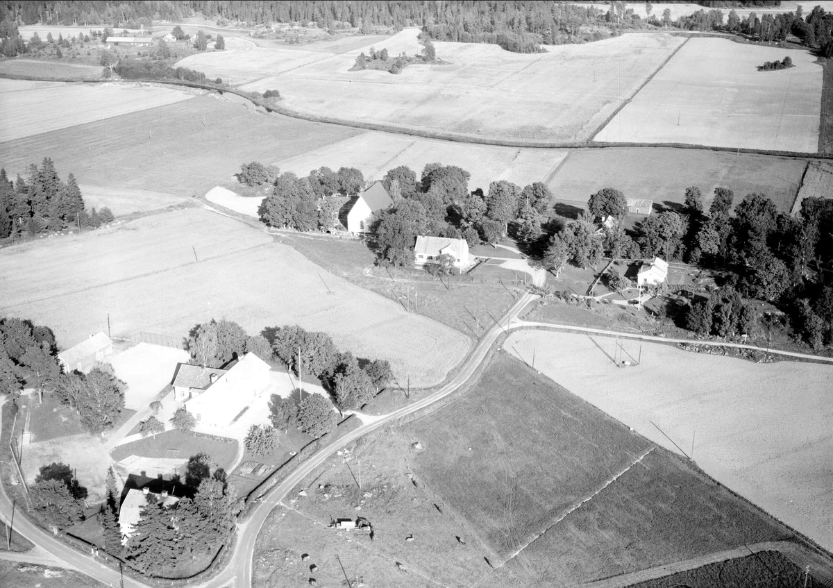 Flygfoto över Ekeby, Ekeby socken, Uppland 1958