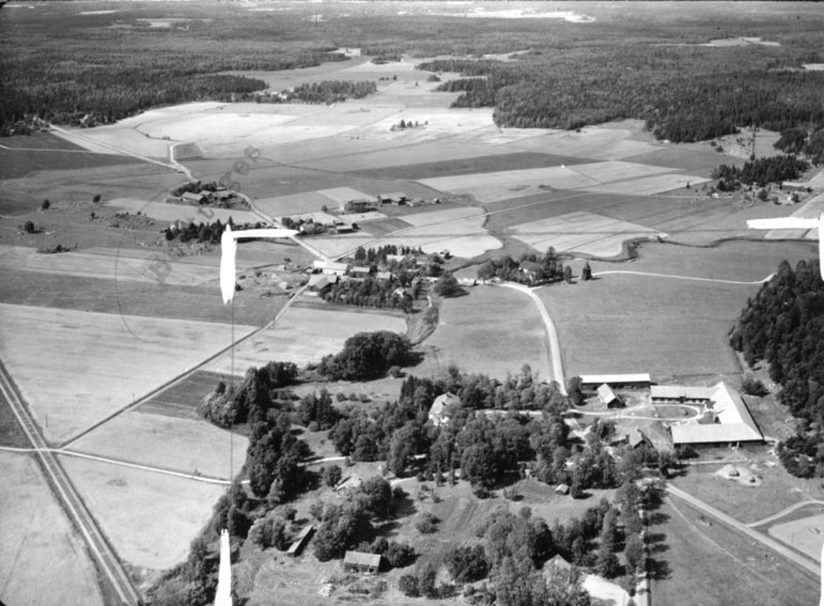 Flygfoto över Ålandsdal, Ålands socken, Uppland 1952
