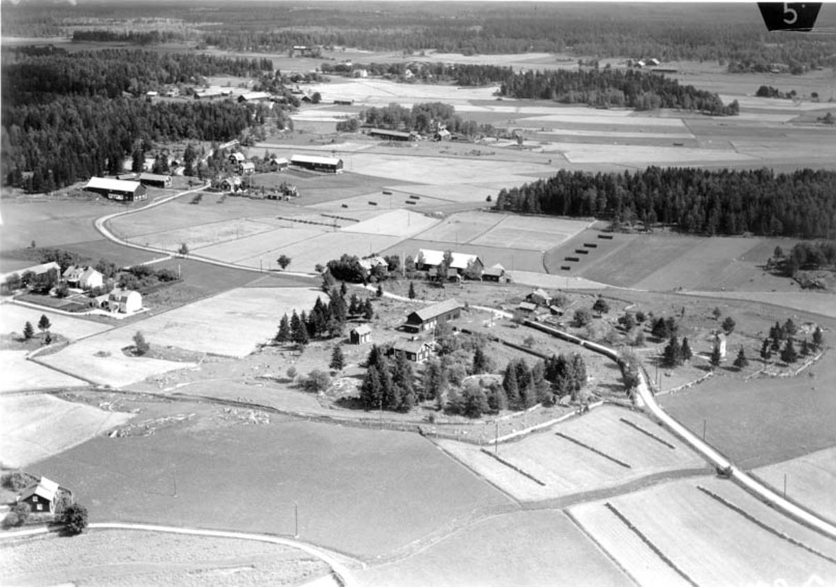 Flygfoto över Dyvlinge, Ekeby socken, Uppland 1936