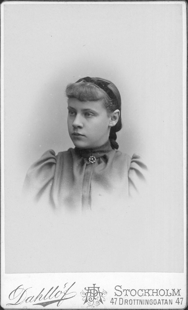 Kabinettsfotografi - Hilma Almén, år 1893