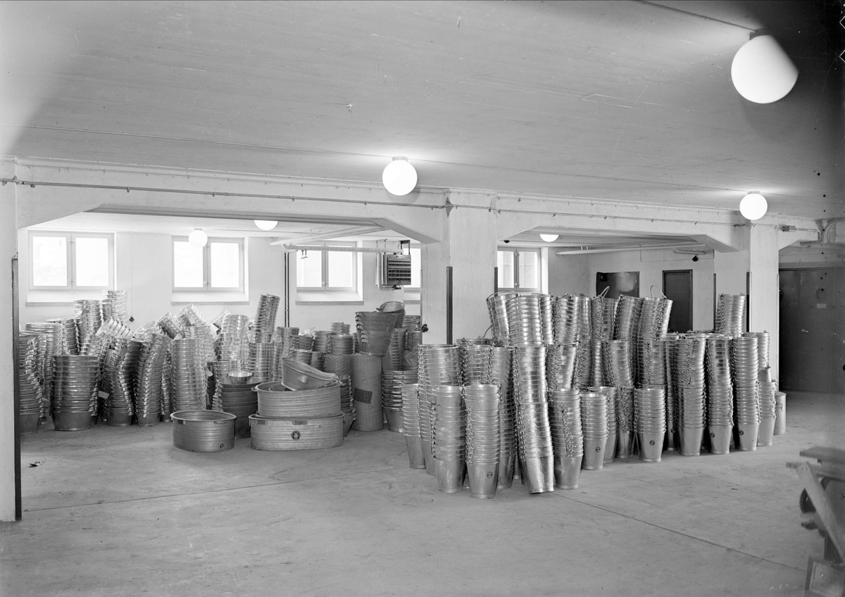 AB Wolrath & Co:s järnaffär, Uppsala, interiör i lagerlokal oktober 1941