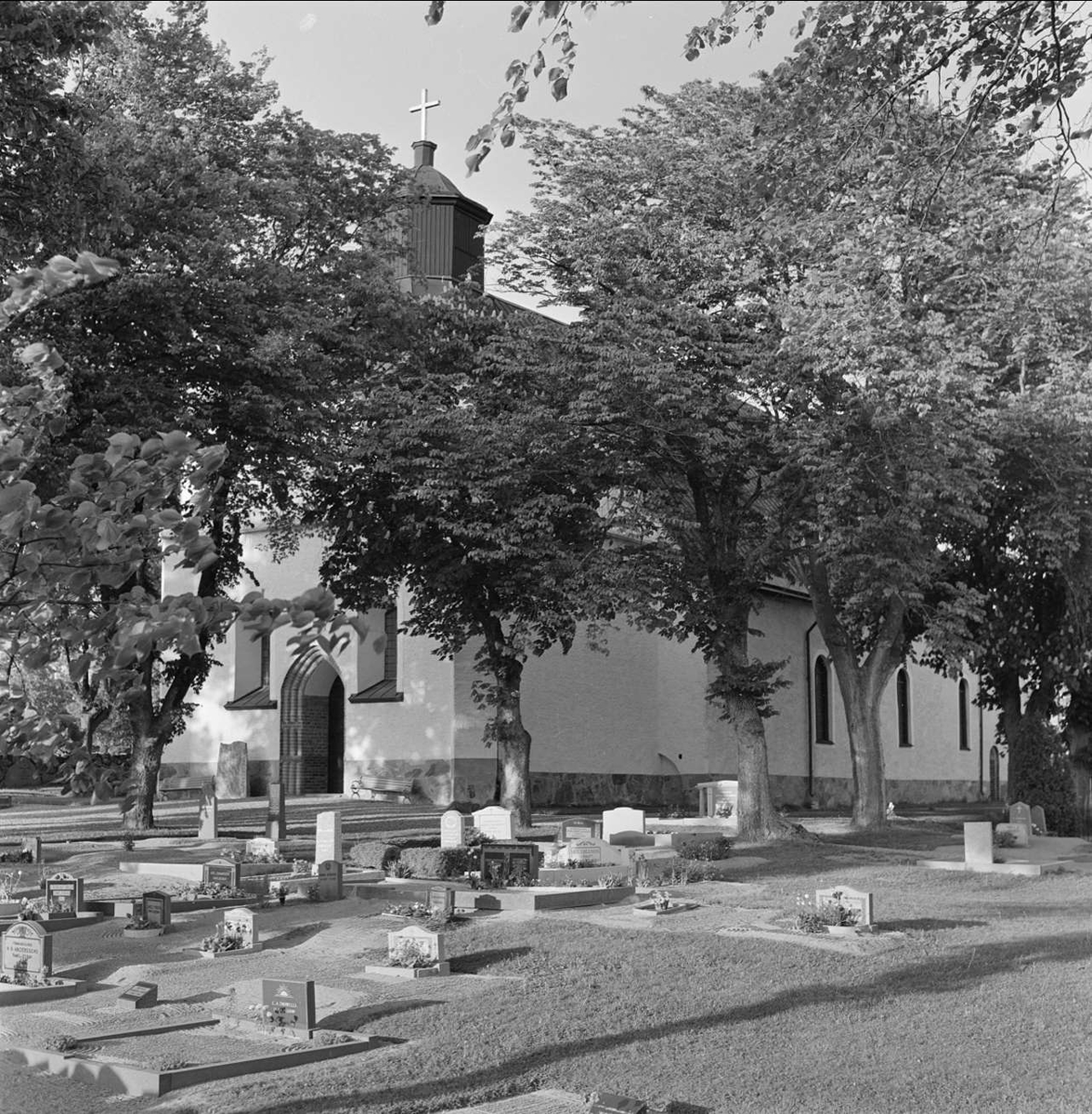 Kyrkogården vid Svinnegarns kyrka, Svinnegarns socken, Uppland 1959