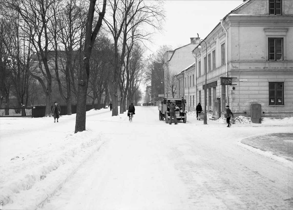 Alfred Brunnbergs Speceri-, mjölk- och matvaruaffär, Skolgatan 21, vid korsningen med Rundelsgränd, Uppsala 1940
