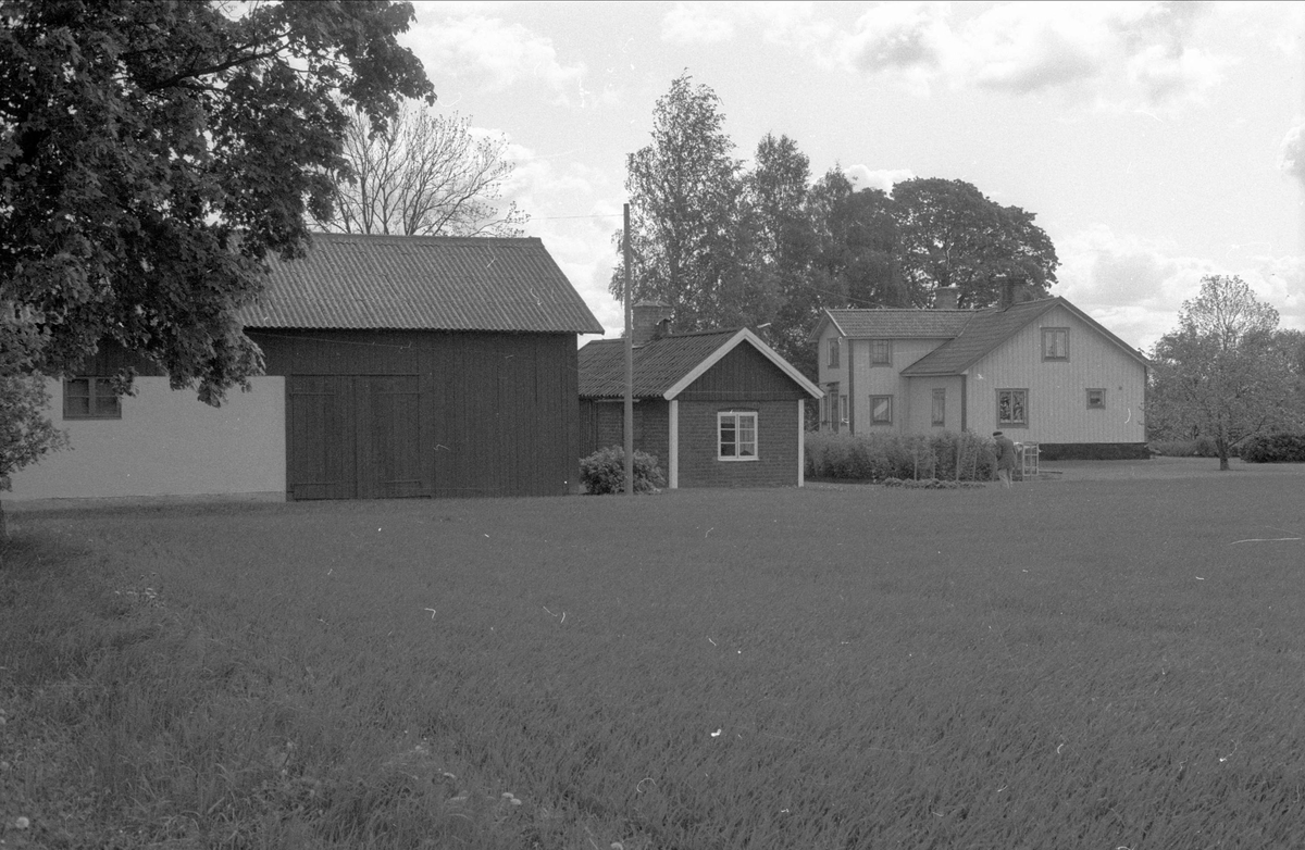 Garage, brygghus och bostadshus, Gesvad, Bälinge socken, Uppland 1983