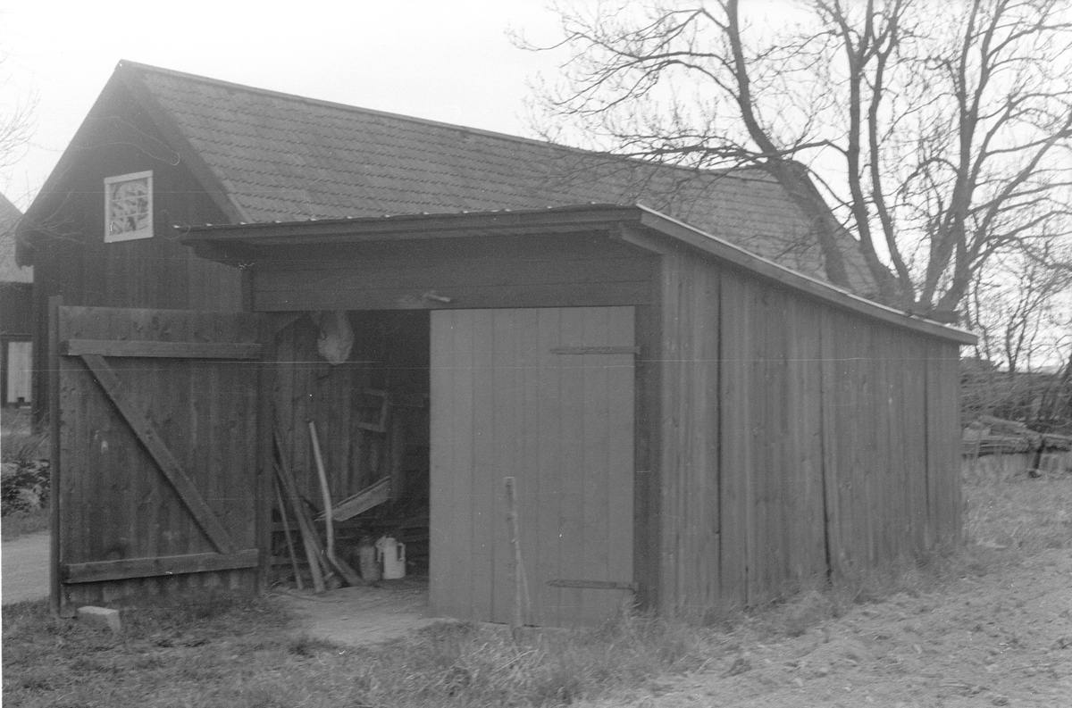 Garage, Kilsgärdet, Lena socken, Uppland 1977