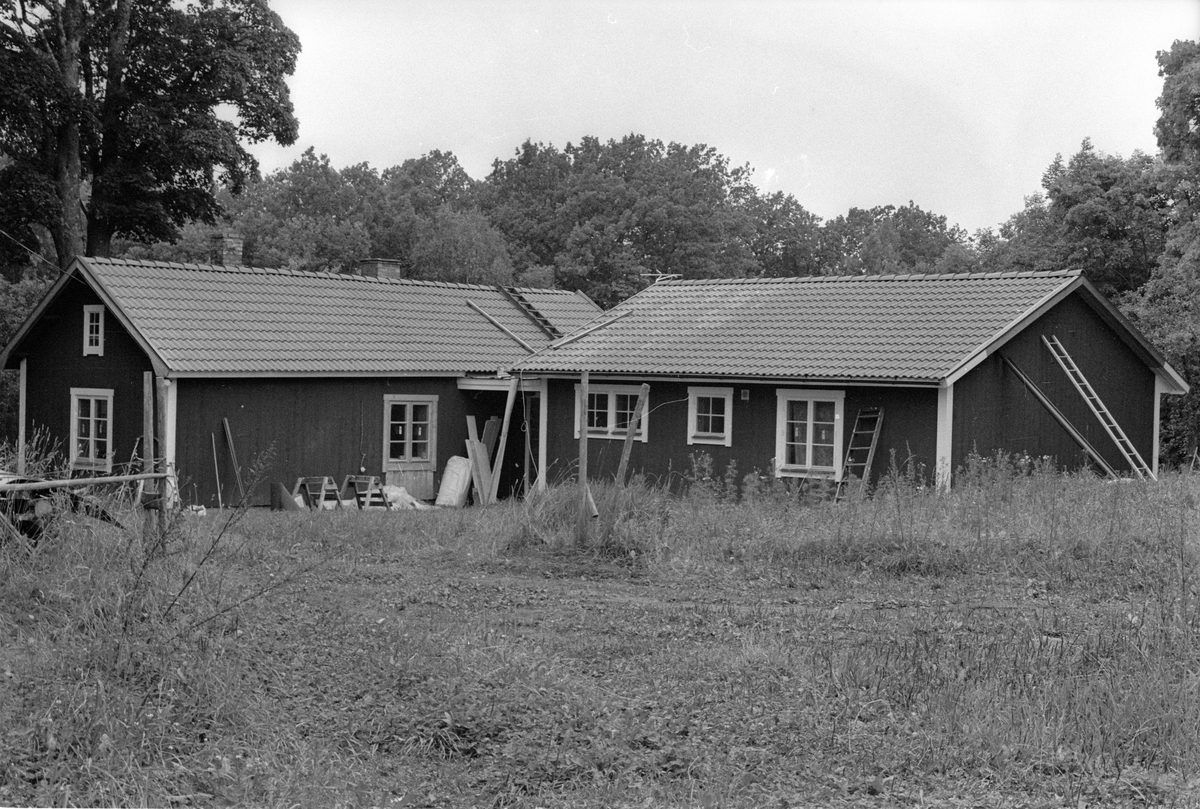 Stuga med tillbyggnad, Södra Koltorp, Lena socken, Uppland 1978