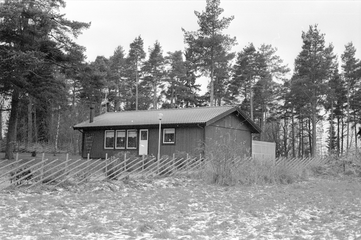 Bostadshus med garage, Hagby 9:17, Hagby socken, Uppland 1985
