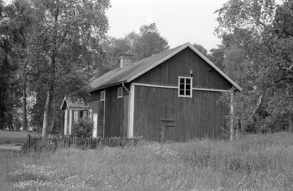 Bostadshus, Sursta 3:2 (och 3:1), Sursta, Faringe socken, Uppland 1987 