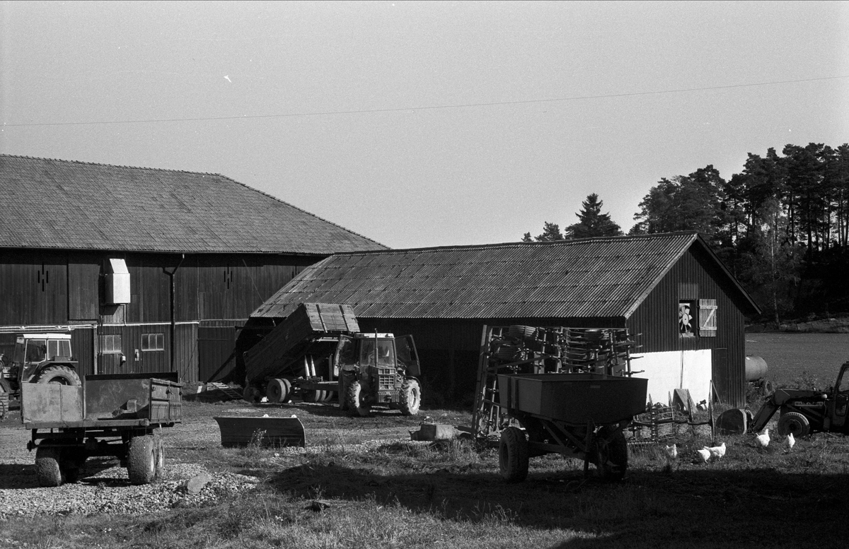 Redskapslider, Almunge prästgård, Almunge socken, Uppland 1987