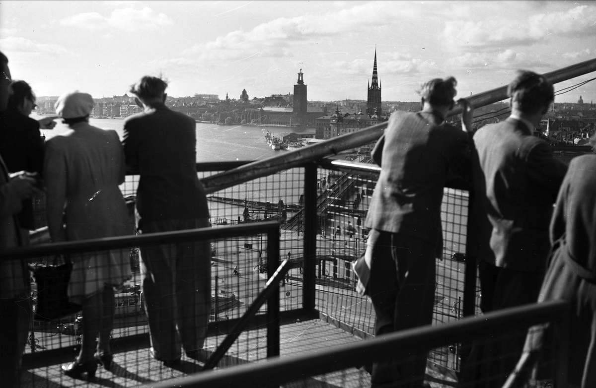 Turister tittar på utsikten, Stockholm