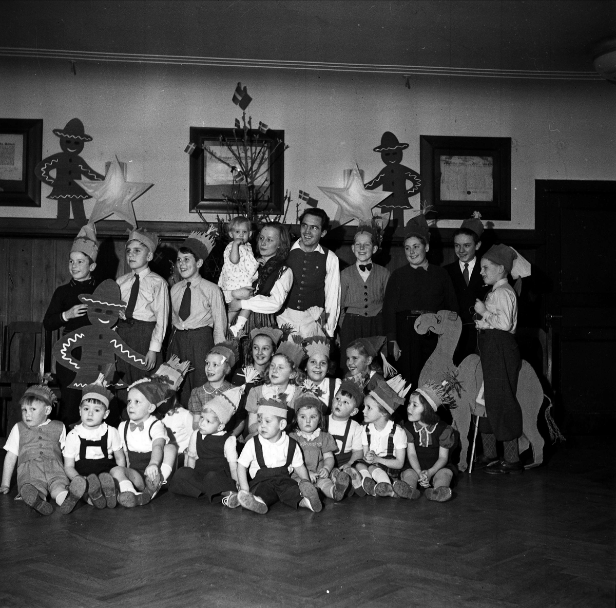Uppsala Grafiska Faktorsklubb har julfest, Uppsala 1947
