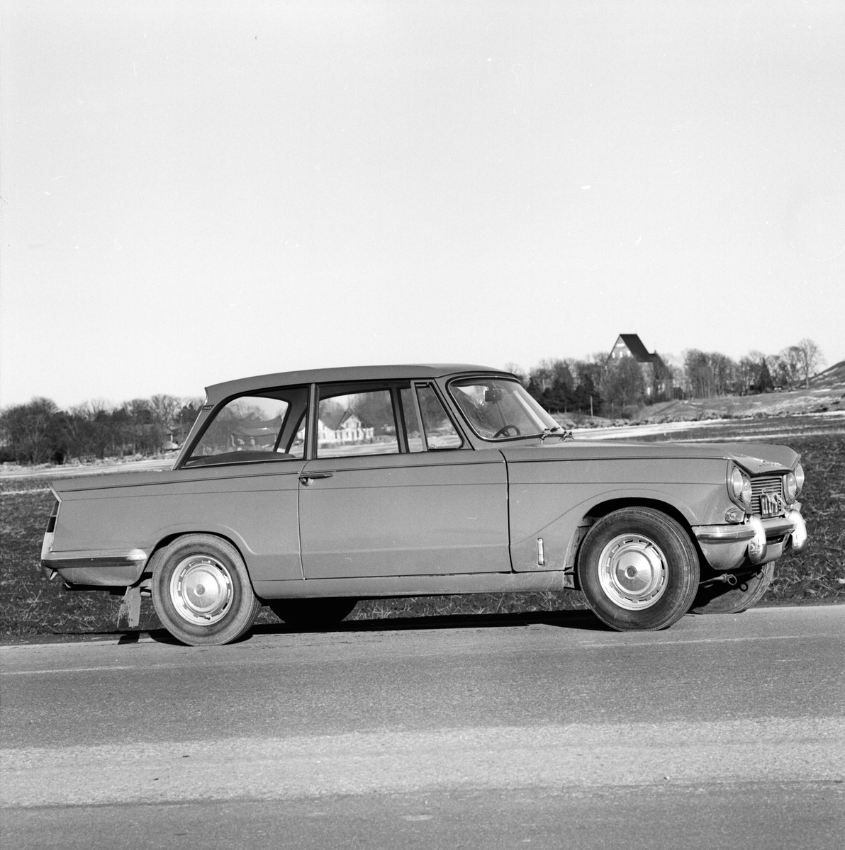 Gunnar Petterssons motorverkstad visar bilar, Gamla Uppsala mars 1964