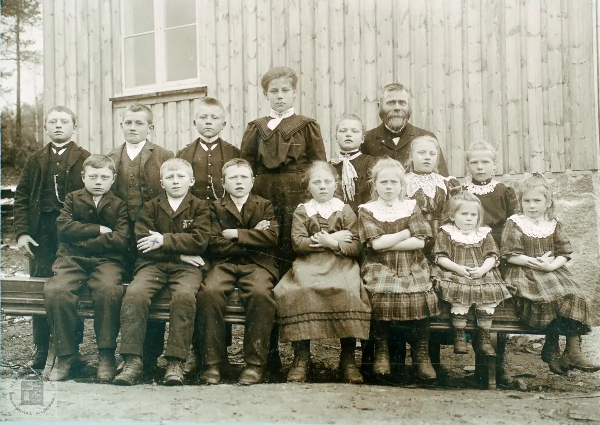Skoleelever ved Strisland skole i 1910. Audnedal.