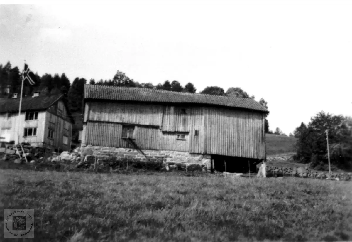 Gamalt uthus på Mindrebø, Bjelland.