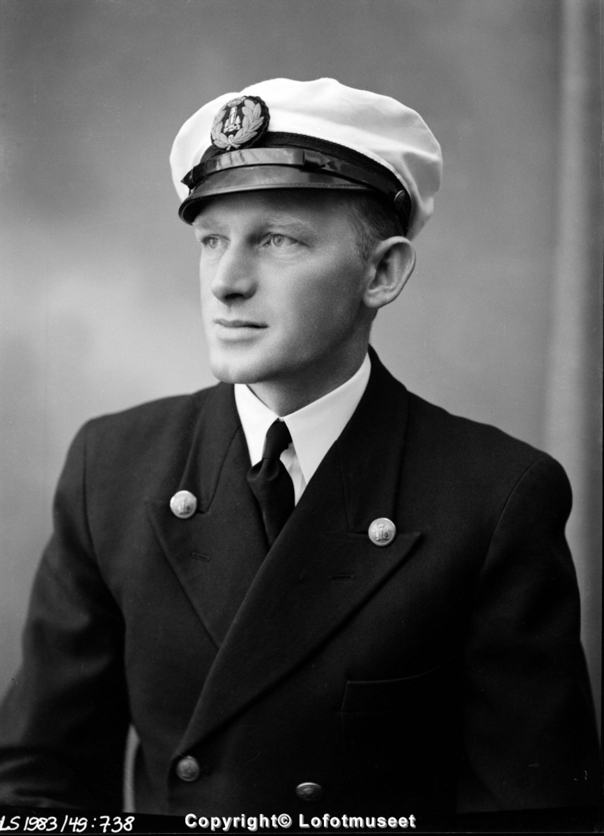 Portrett av mann i  sjøfartsuniform.