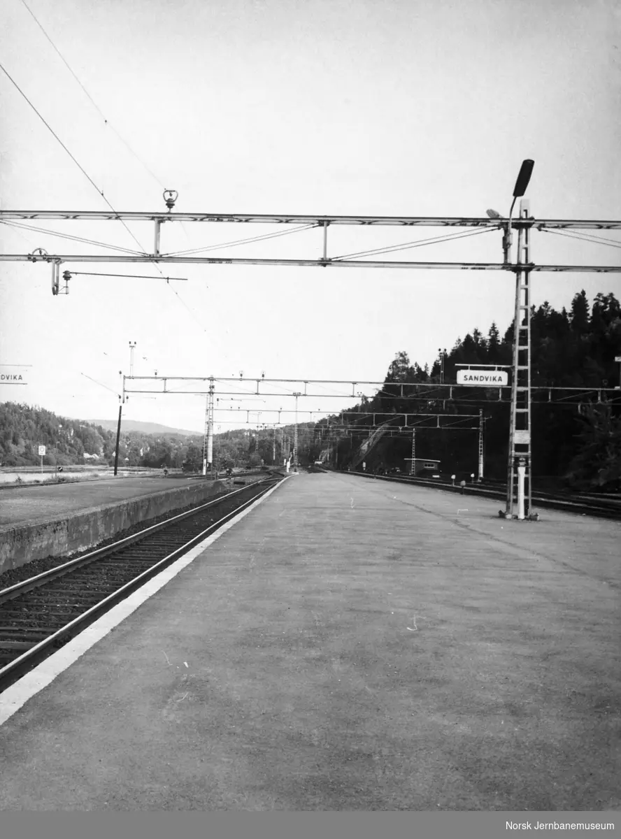 Plattformen på Sandvika stasjon