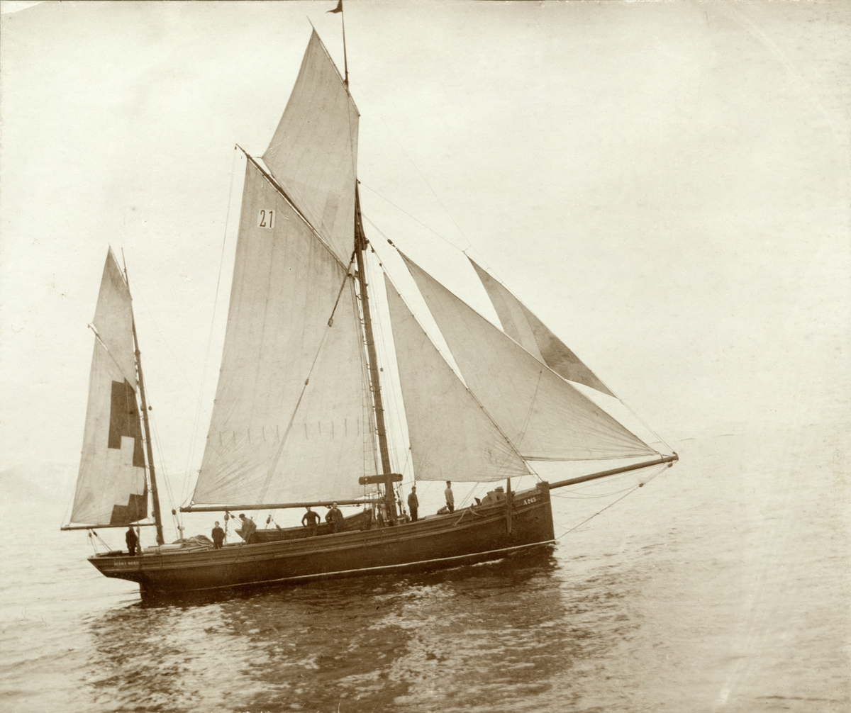 Kutter 'Ligger' - fra regattaen i Ålesund i 1898