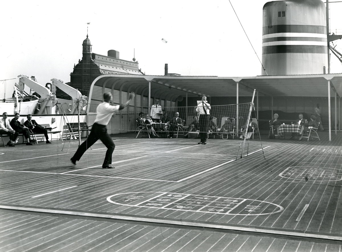 Ballspill ombord i M/S Bergensfjord (b. 1956)