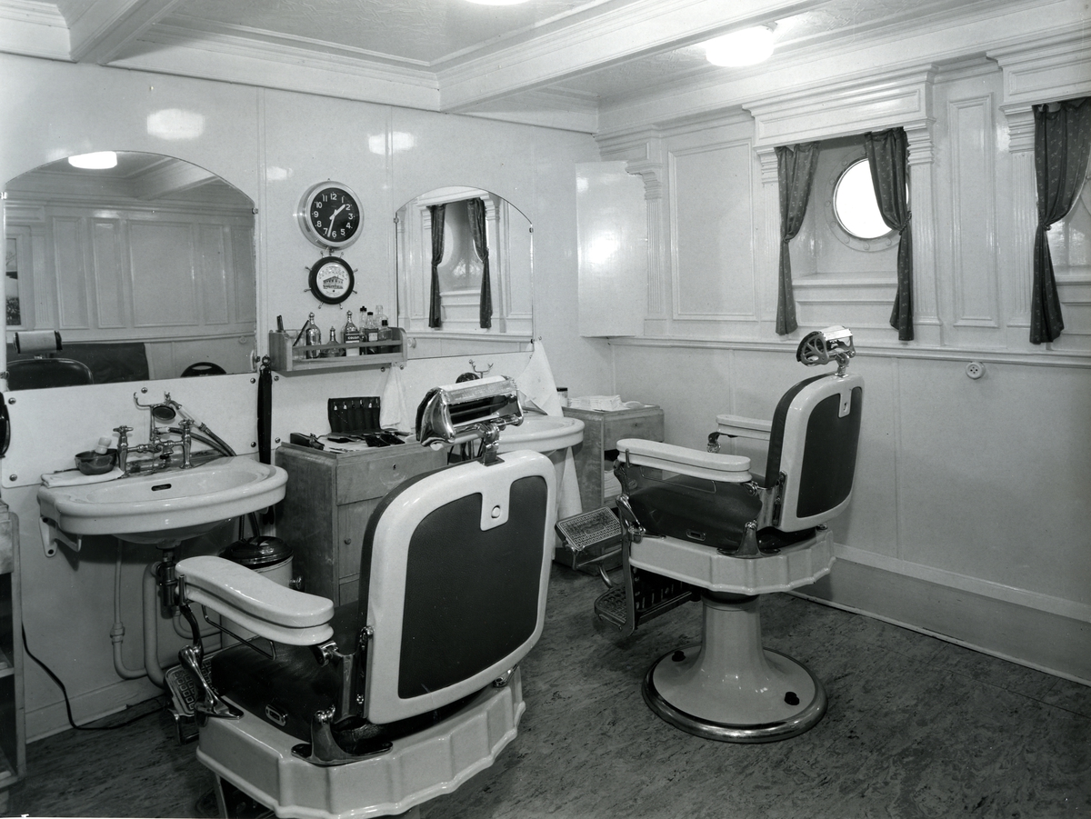 Barbershop innredet i forant i tidl. 2. klasse musikksalong 1946. D/S Stavangerfjord (b. 1918, Cammell, Laird & Co., Birkenhead)