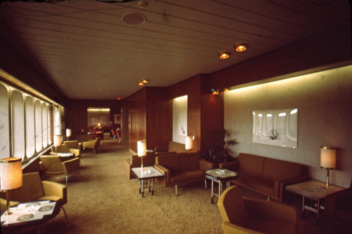 Norse Lounge. - Ombord i M/S 'Vistafjord' (b.1973, Swan, Hunter & Wihham Richardson, Wallsend).