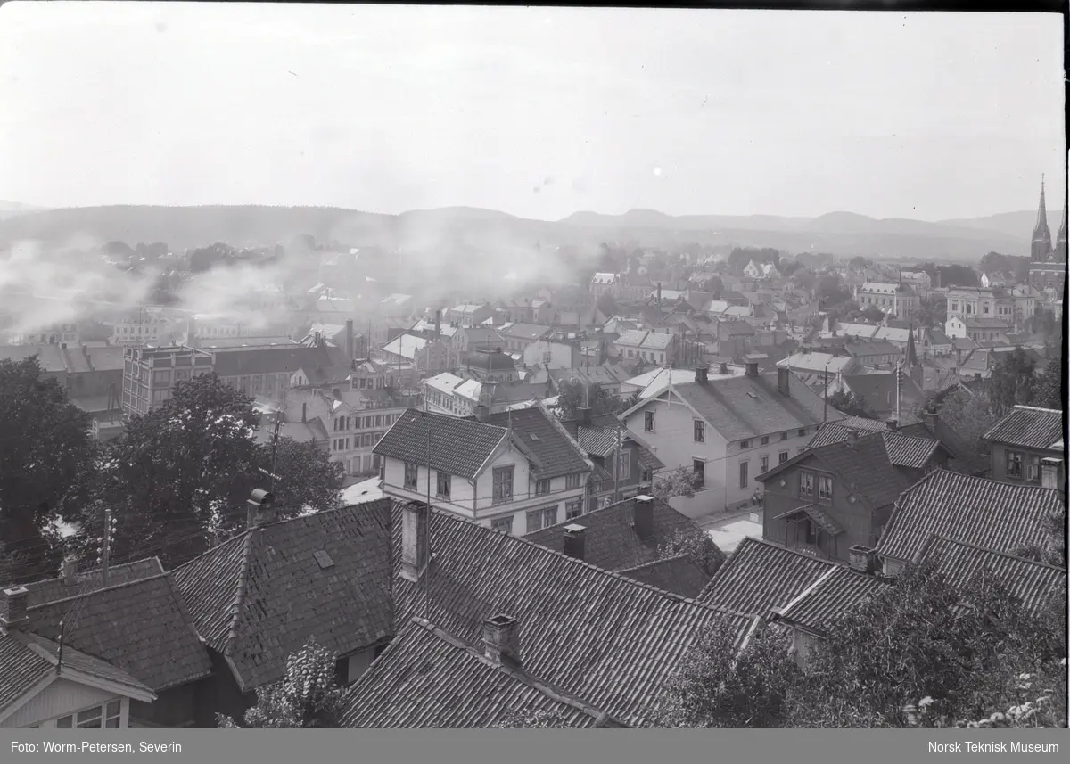 Skien, 1922. Panorama over byen med domkirken i høyre bildekant