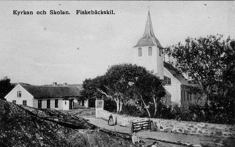 Fiskebäckskils kyrka med kyrkoskolan