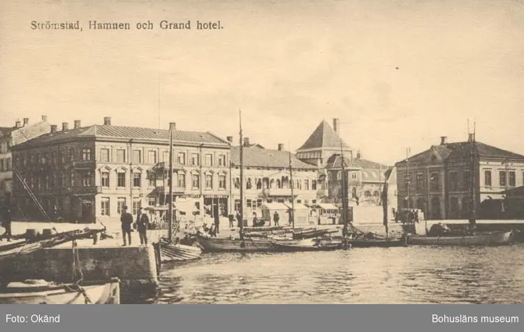 Vykort. "Hamnen och Grand Hotel. Strömstad."
"Frida Dahlgren, Garn- & Kortvaruaffär, Strömstad."