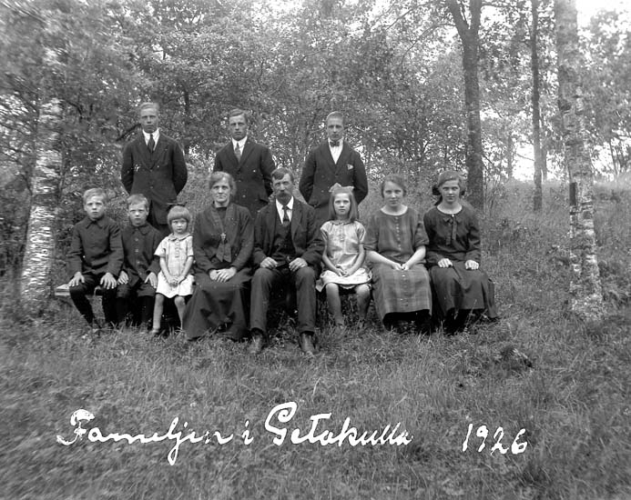 Skrivet på bilden: "Familjen i Getakulla, 1926."