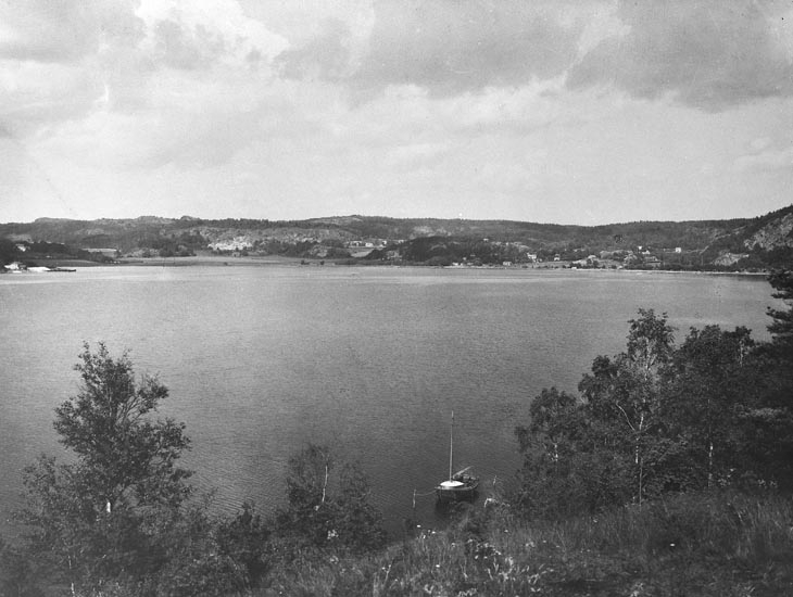 Enligt fotografens noteringar: "1949. Taget från Skredsvikssidan, Saltkällans badstrand."