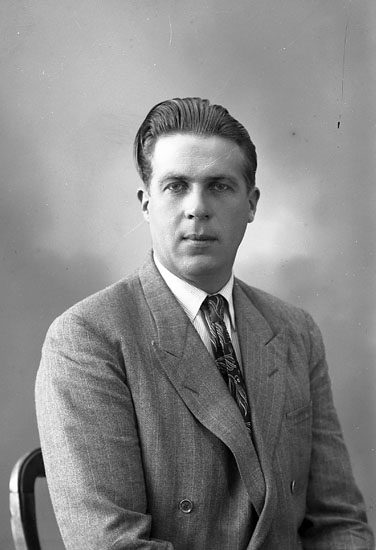 Enligt fotografens journal nr 7 1944-1950: "Johansson, Karl Nösnäs Här".
