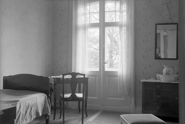 Enligt fotografens notering: "D. 26/10 1934 Gästrum. Fröken Bruhn Stenungs pensionat Stenungsund".