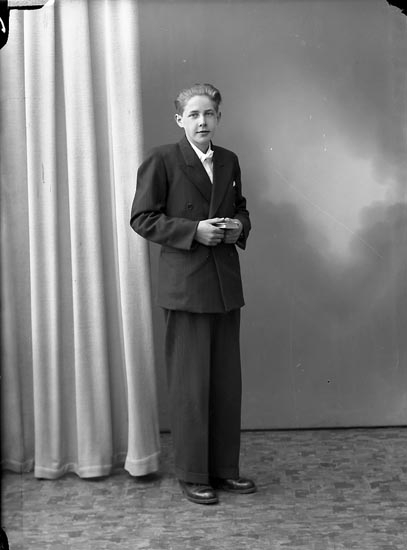 Enligt fotografens journal nr 8 1951-1957: "Tegeroth, Lennart Tegen, Svenshögen".