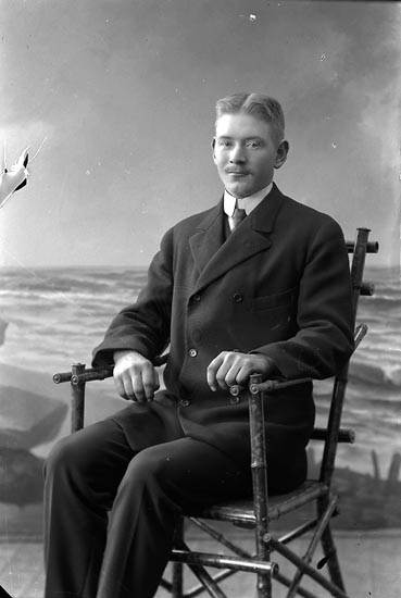 Enligt fotografens journal nr 2 1909-1915: "Alfredsson, Anders Nösnäs".